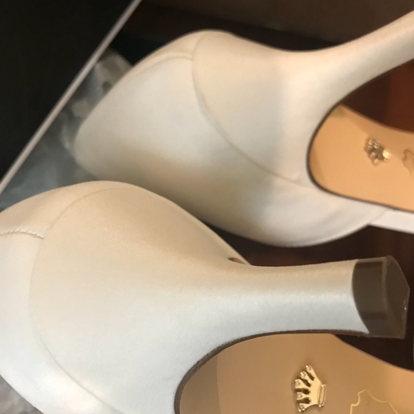 Peep toe formal shoe by nina corita style. Sz 8.5
Wedding pumps - Picture 6 of 8